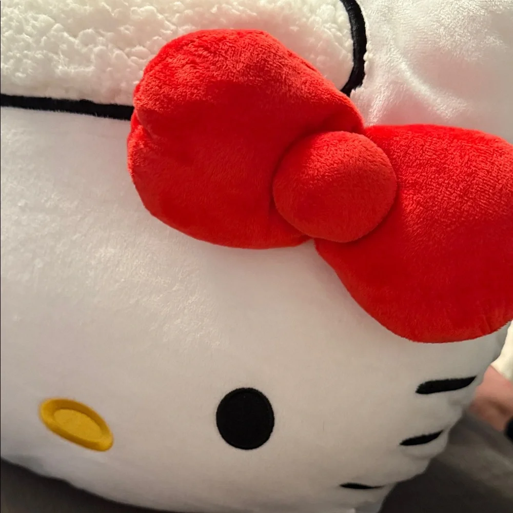 ADORABLE SET - 2 pack decorative pillow set! Hello Kitty Festive Pillows!